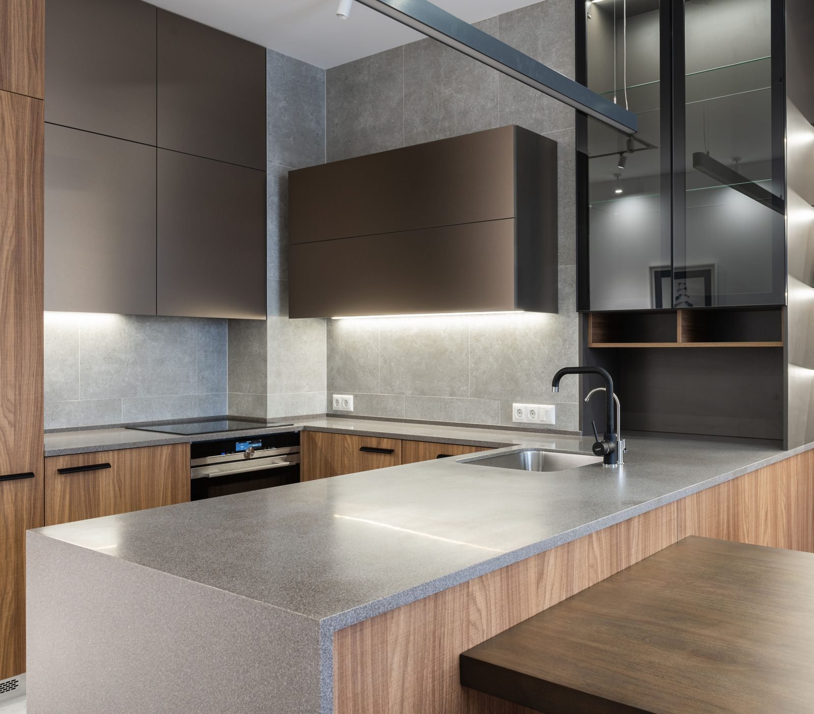 L-Shape Kitchen by LivFlex Kitchen